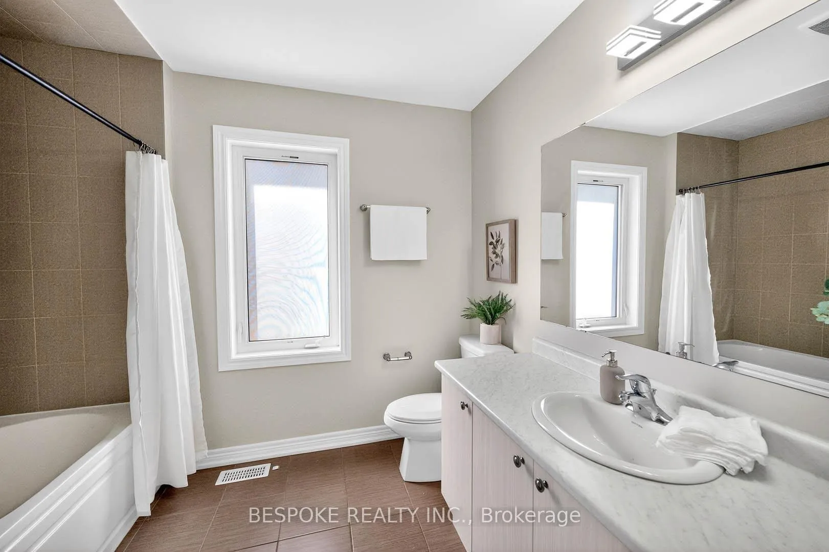 Photo 39 of 27 Tabaret Crescent, Oshawa, Windfields — HOMEH