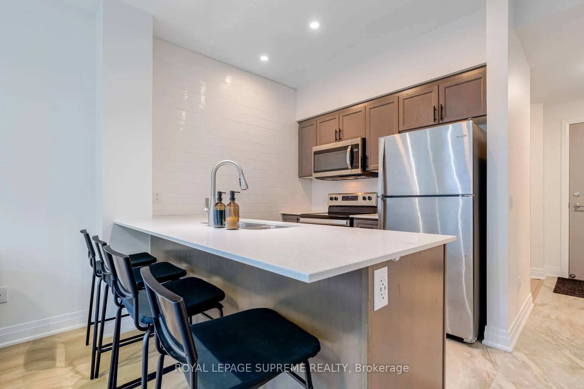 Photo 4 of Unit 337, 16 Concord Place, Grimsby, Grimsby Beach — HOMEH