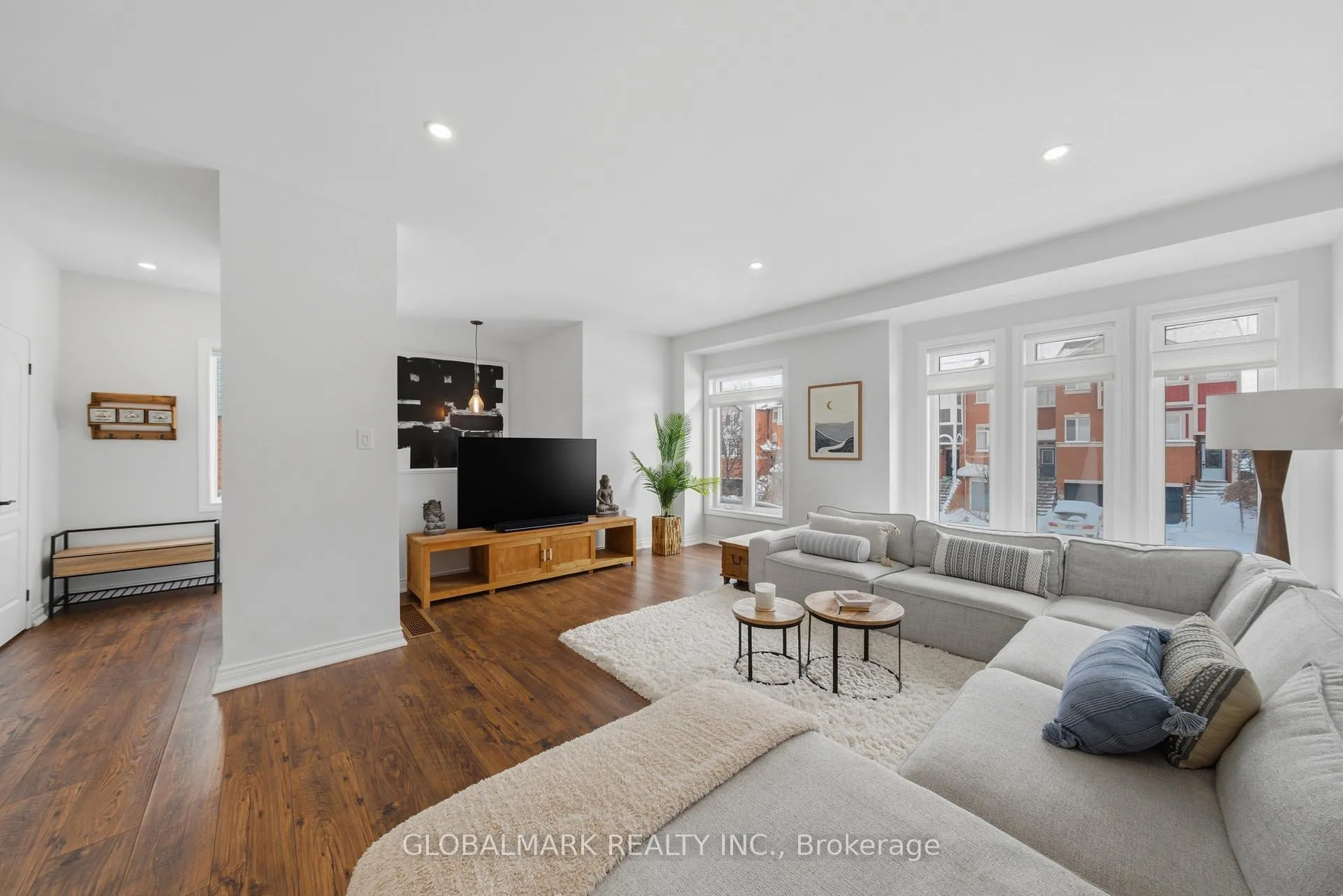 Photo 3 of 10 Grey Owl Run, Halton Hills, Georgetown — HOMEH