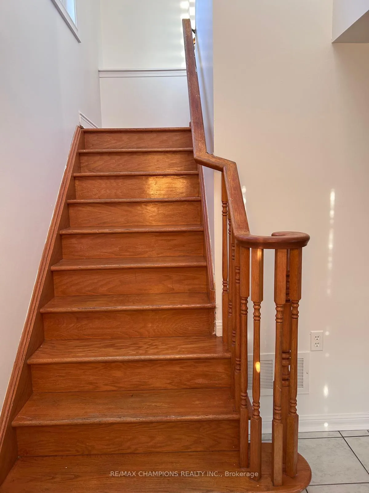 Photo 4 of 110 Mountainberry Road, Brampton, Sandringham-Wellington — HOMEH