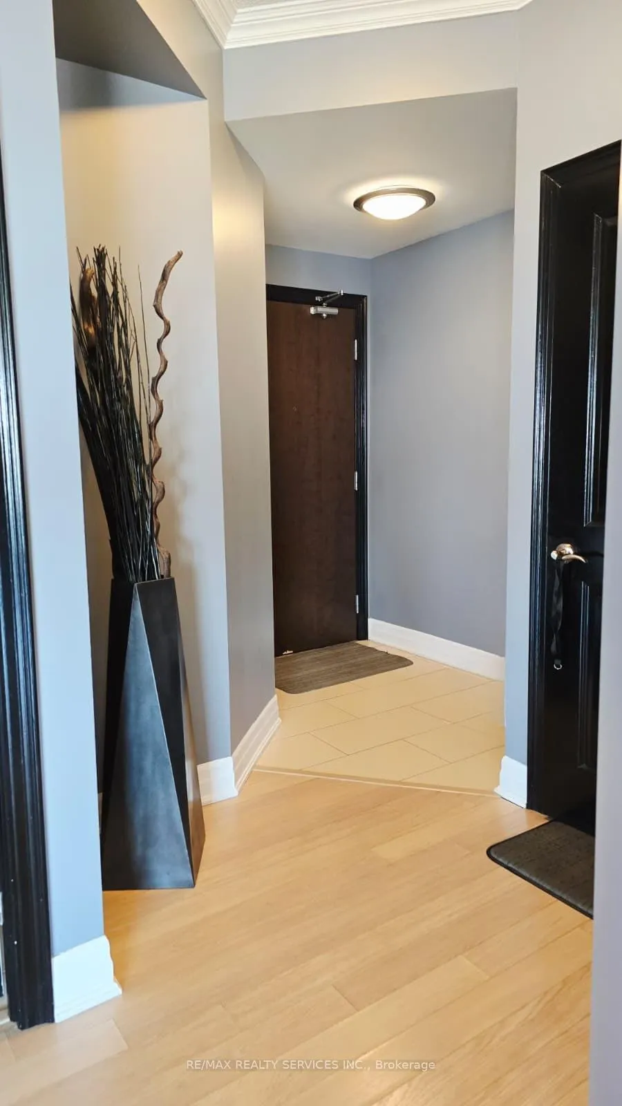 Photo 7 of Unit 1308, 100 John Street, Brampton, Downtown Brampton — HOMEH