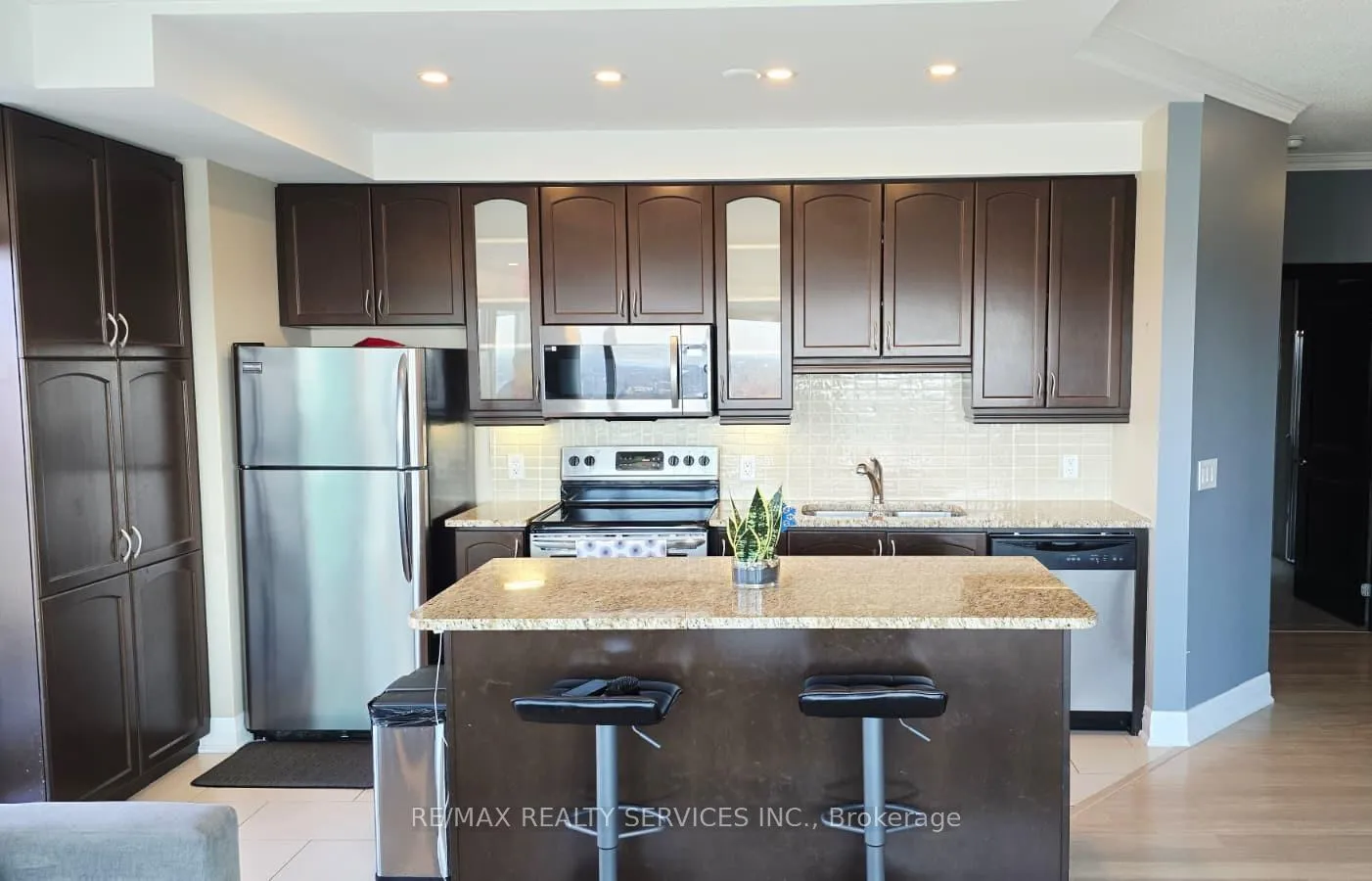 Photo 9 of Unit 1308, 100 John Street, Brampton, Downtown Brampton — HOMEH