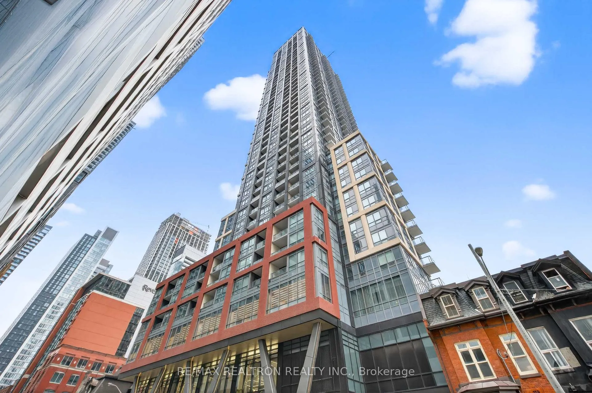 Front of Unit 4302, 108 Peter Street