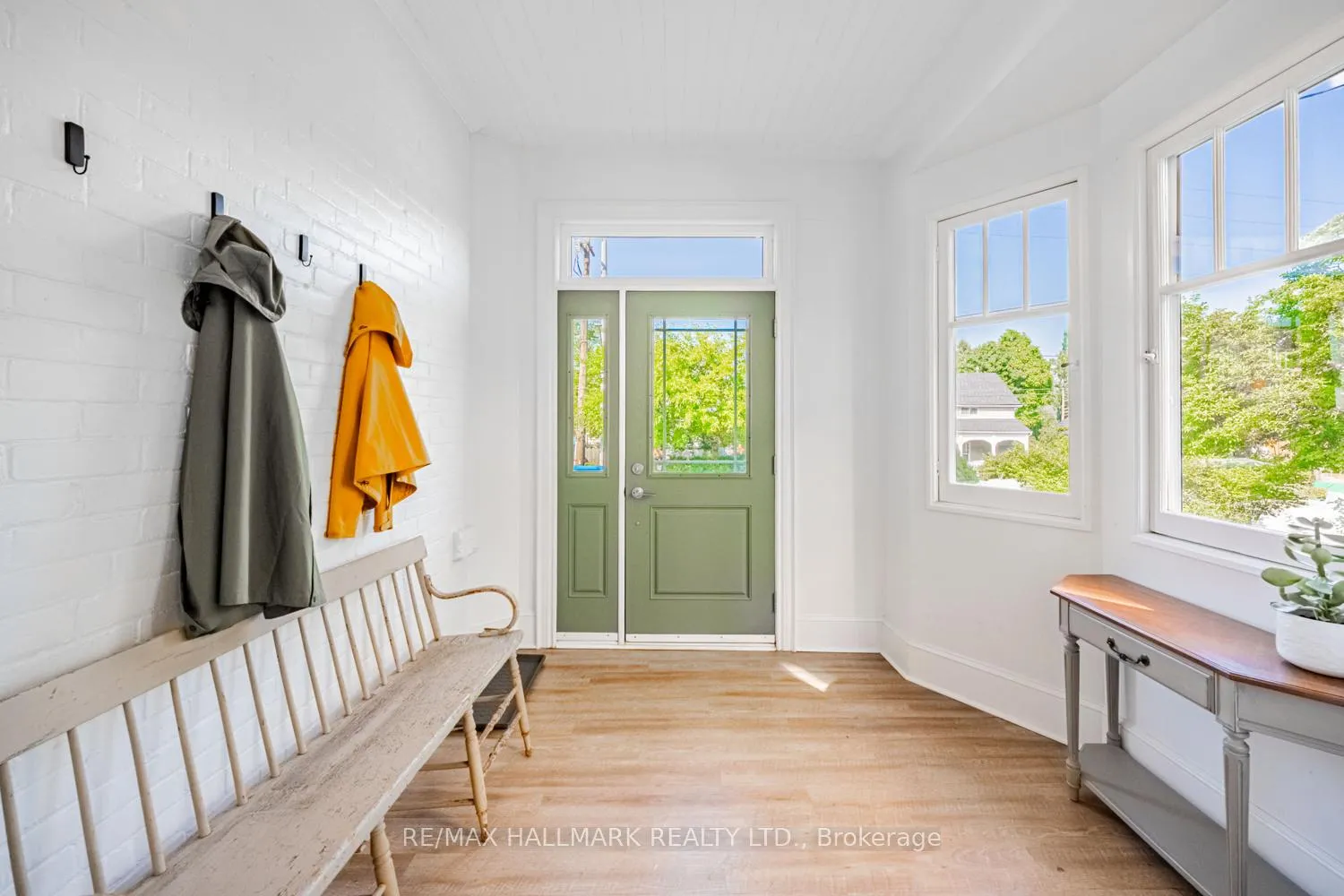 Photo 4 of 407 Aberdeen Avenue, Hamilton, Kirkendall — HOMEH