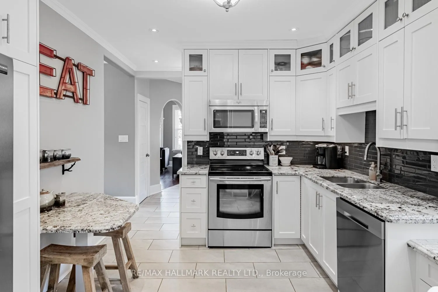 Photo 14 of 407 Aberdeen Avenue, Hamilton, Kirkendall — HOMEH