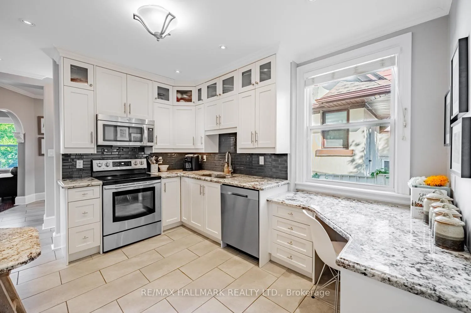Photo 15 of 407 Aberdeen Avenue, Hamilton, Kirkendall — HOMEH