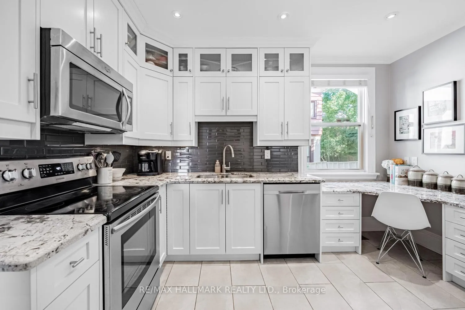 Photo 16 of 407 Aberdeen Avenue, Hamilton, Kirkendall — HOMEH