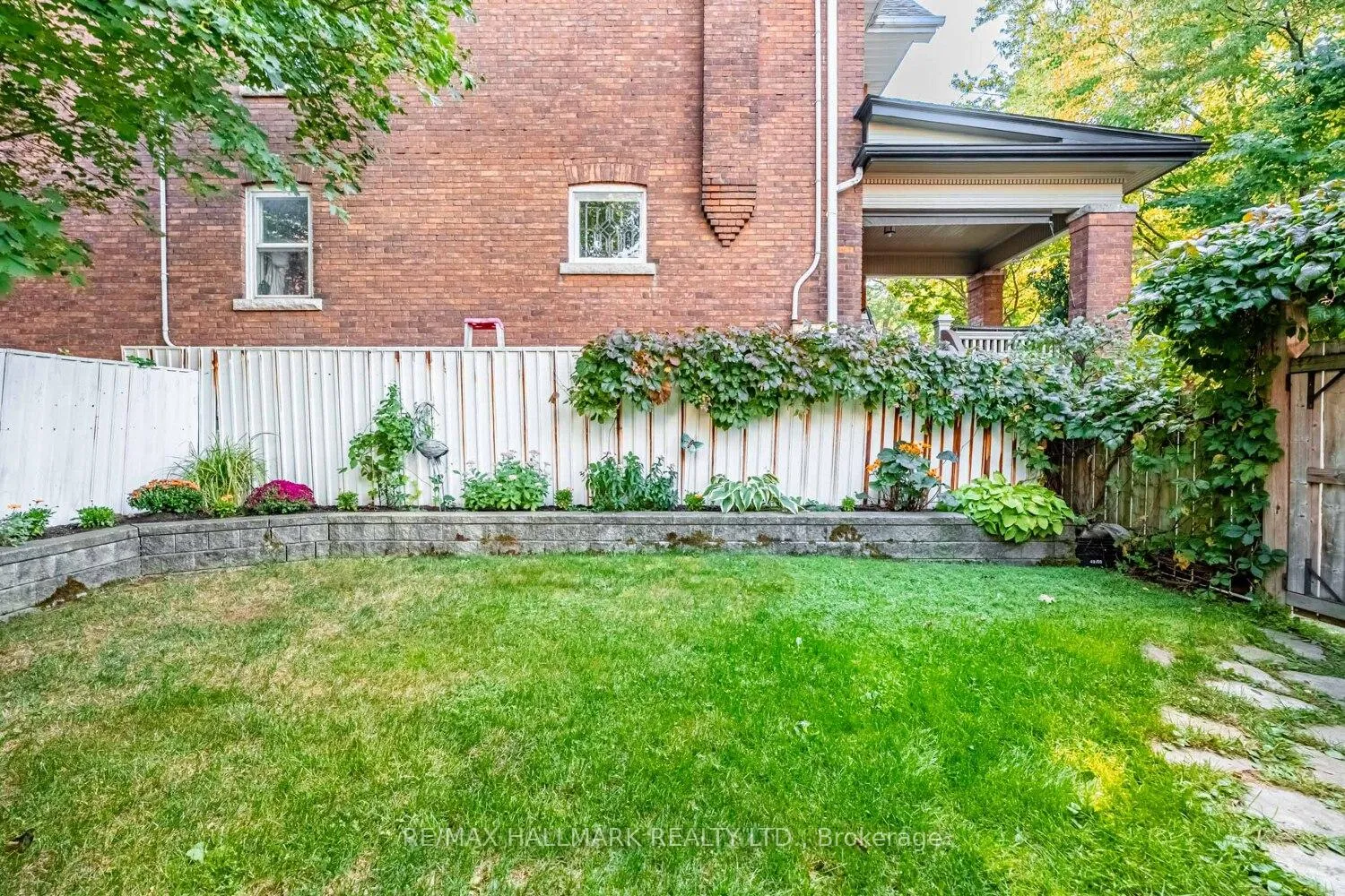Photo 40 of 407 Aberdeen Avenue, Hamilton, Kirkendall — HOMEH