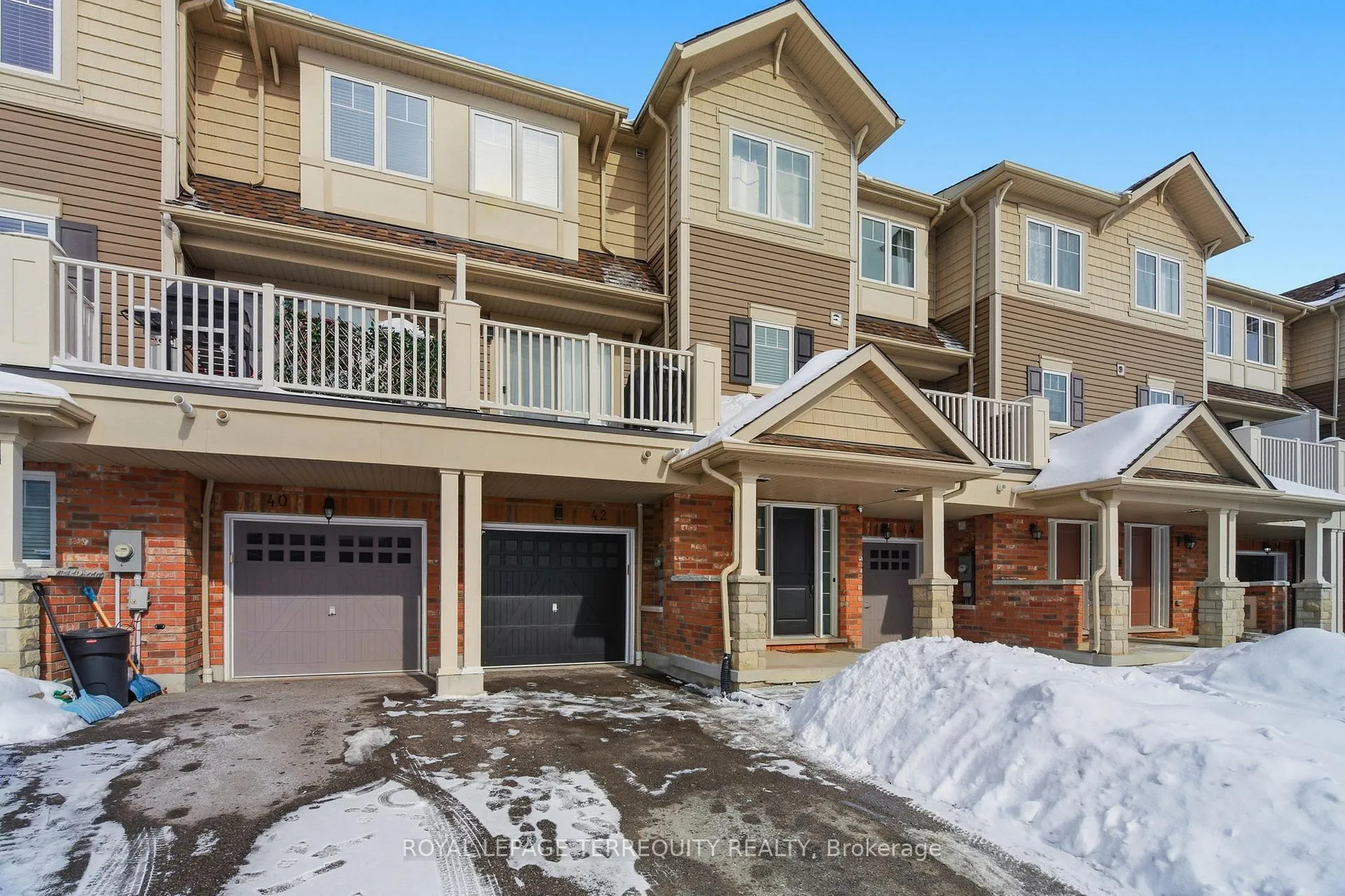 Photo 3 of 42 Artania Street, Oshawa, Windfields — HOMEH