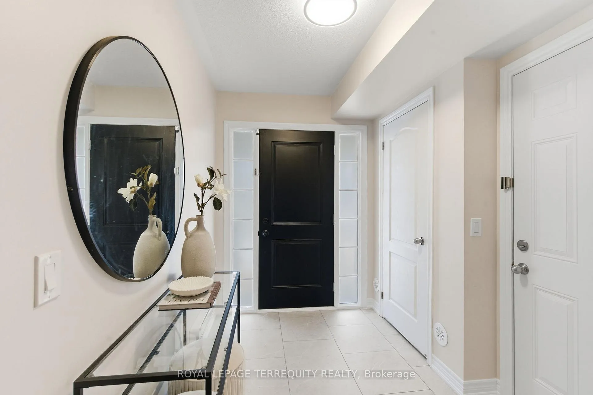 Photo 4 of 42 Artania Street, Oshawa, Windfields — HOMEH