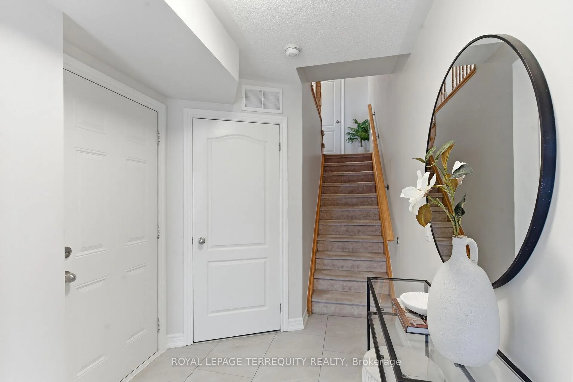 Photo 5 of 42 Artania Street, Oshawa, Windfields — HOMEH