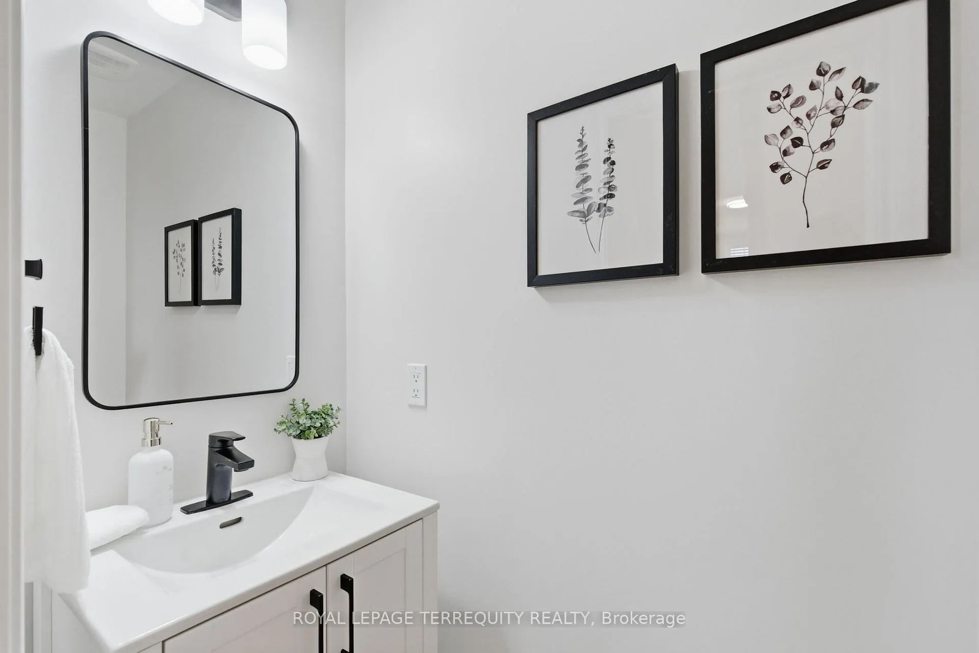Photo 6 of 42 Artania Street, Oshawa, Windfields — HOMEH