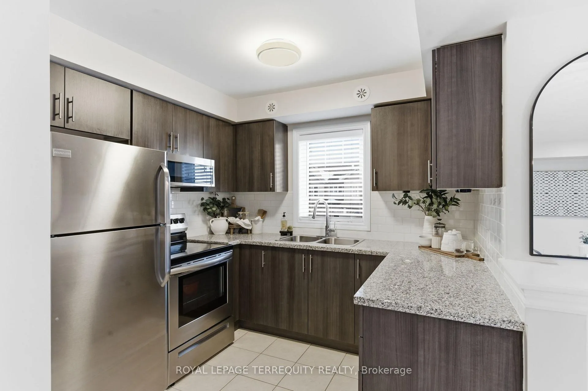 Photo 10 of 42 Artania Street, Oshawa, Windfields — HOMEH