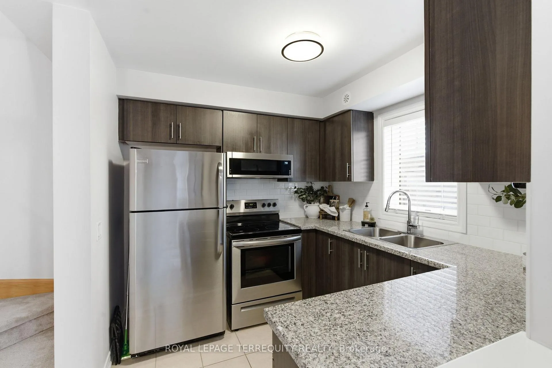 Photo 11 of 42 Artania Street, Oshawa, Windfields — HOMEH