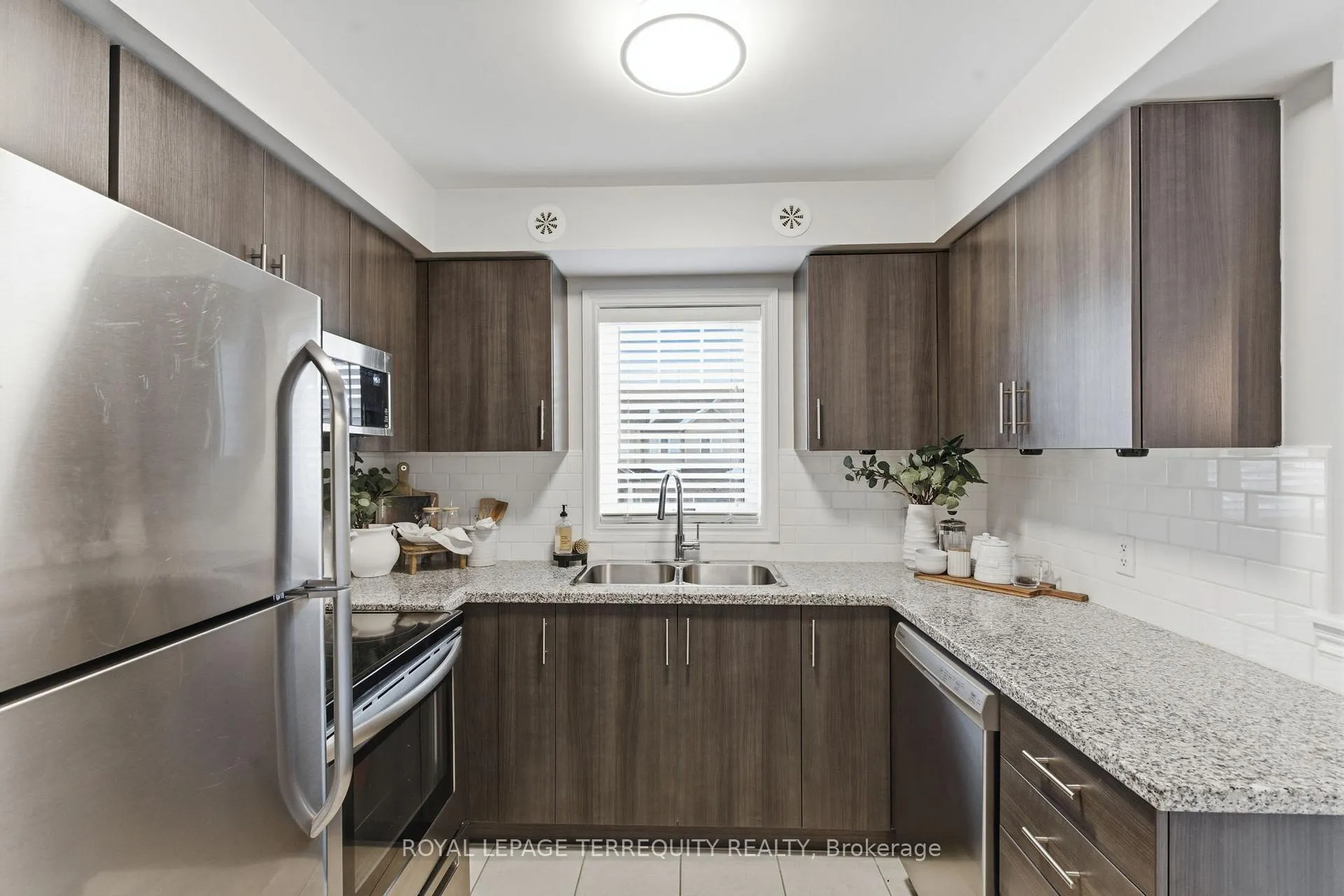 Photo 12 of 42 Artania Street, Oshawa, Windfields — HOMEH