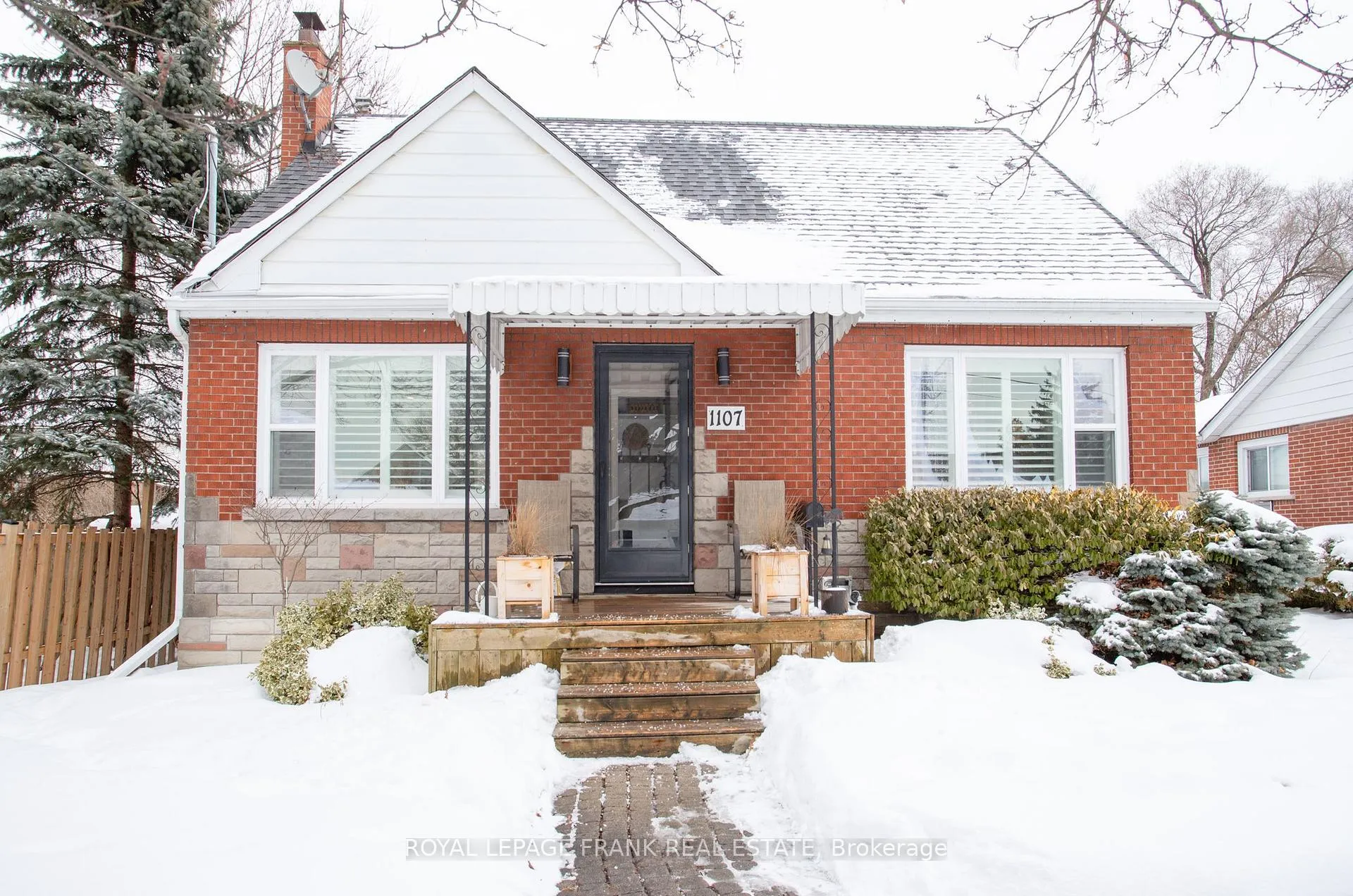 Photo 3 of 1107 Green Street, Whitby, Downtown Whitby — HOMEH