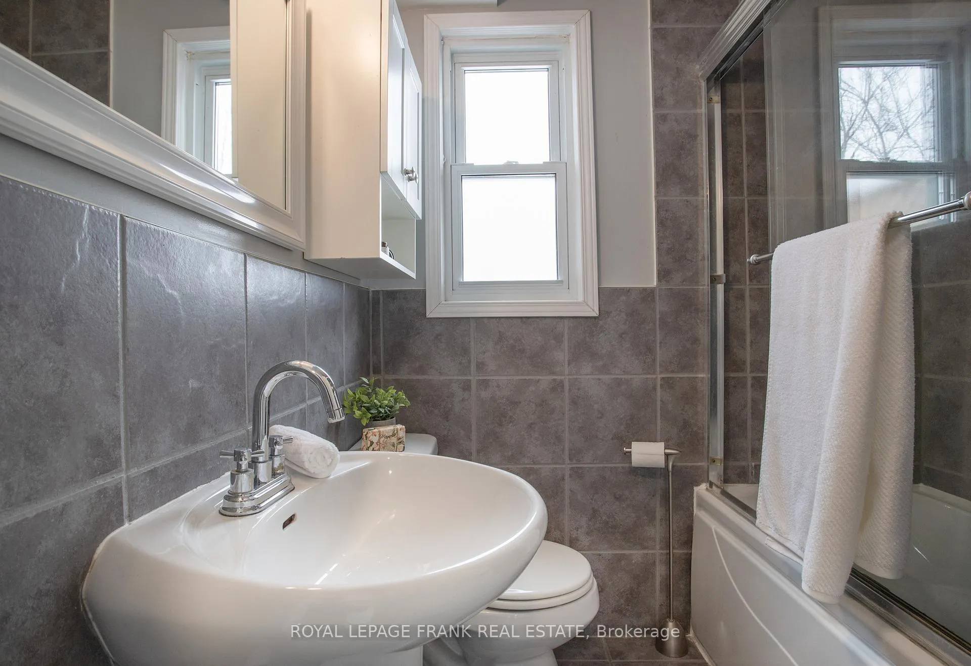 Photo 22 of 1107 Green Street, Whitby, Downtown Whitby — HOMEH