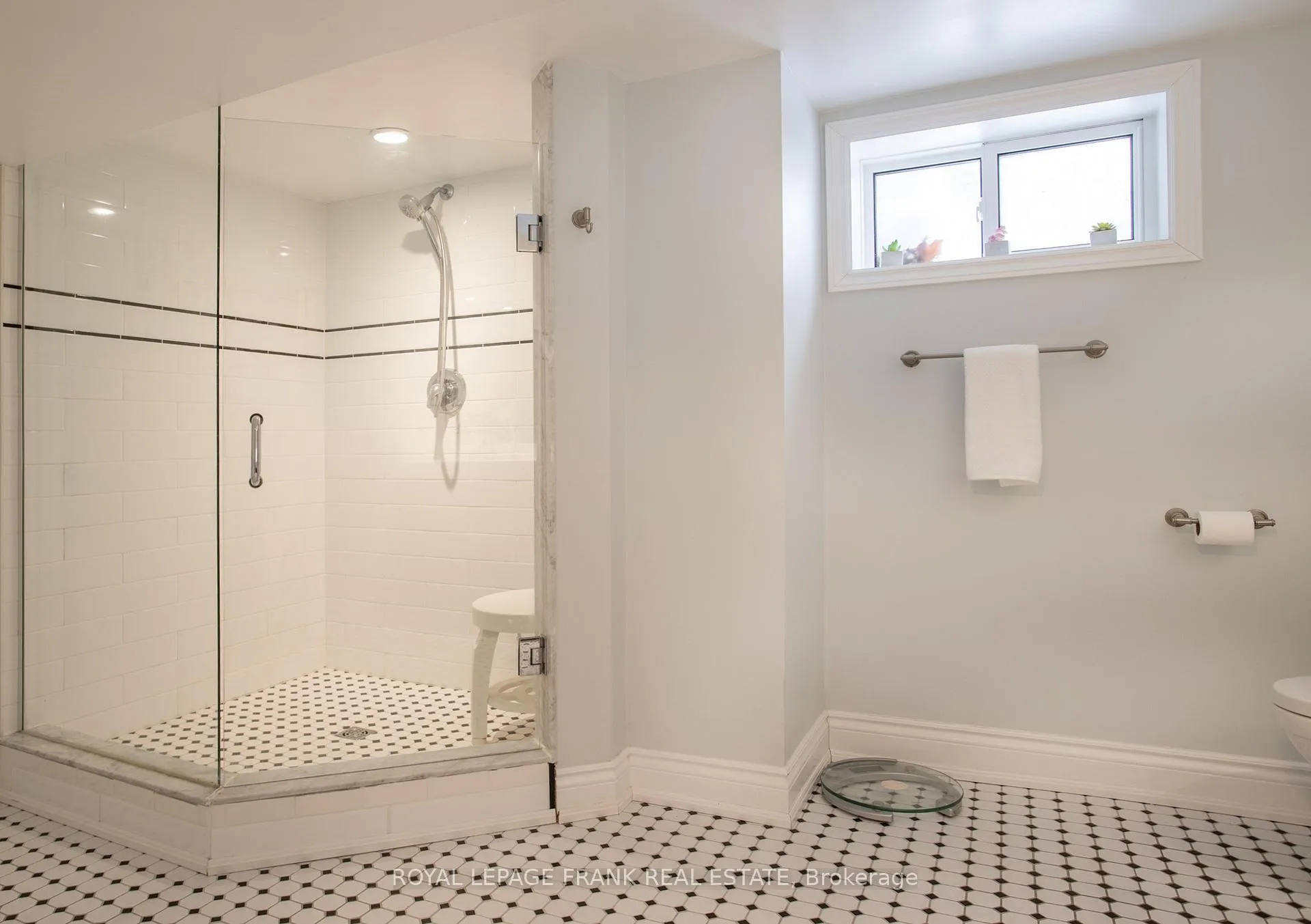 Photo 32 of 1107 Green Street, Whitby, Downtown Whitby — HOMEH
