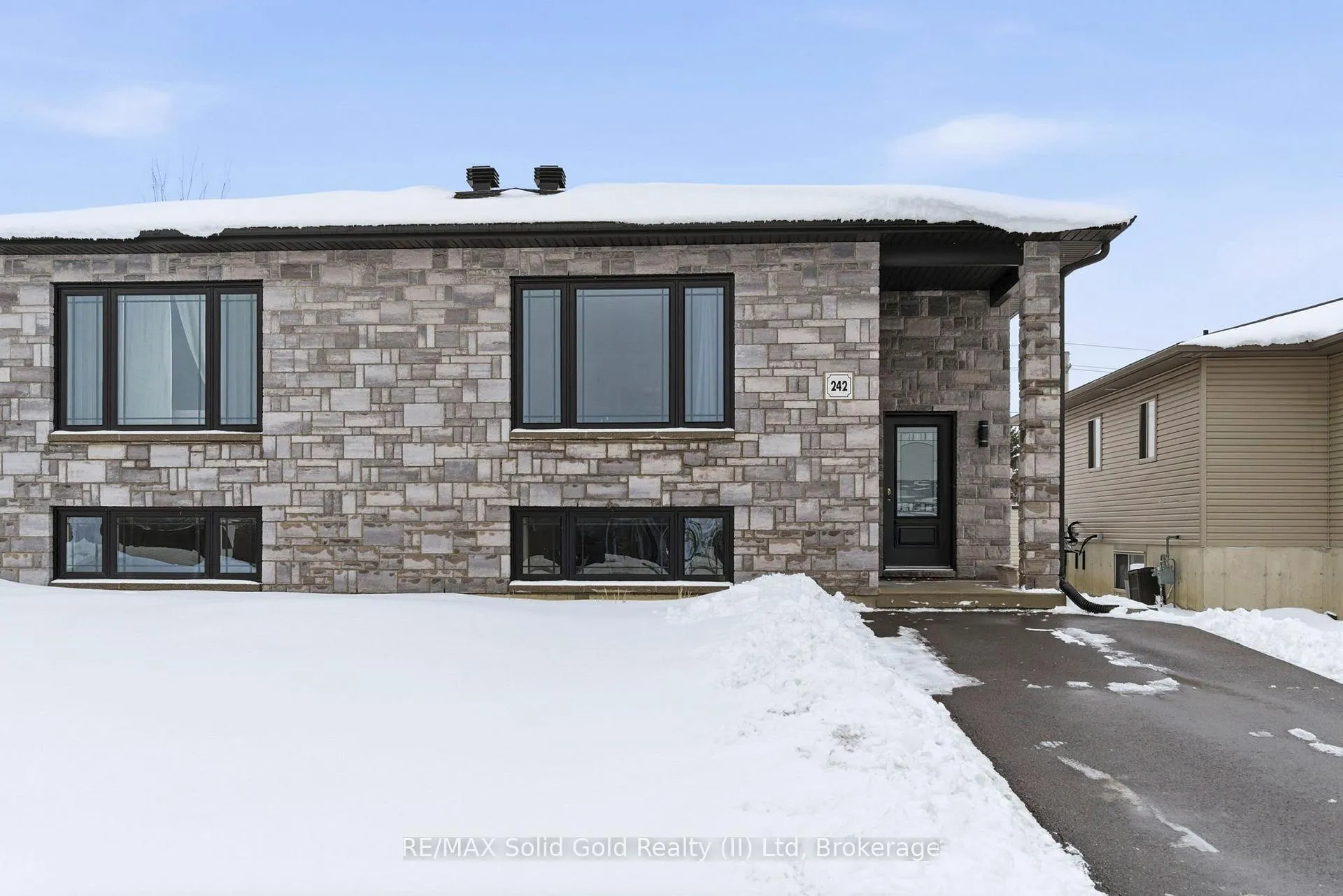 Photo 1 of 242 Glen Nora Drive, Cornwall — HOMEH