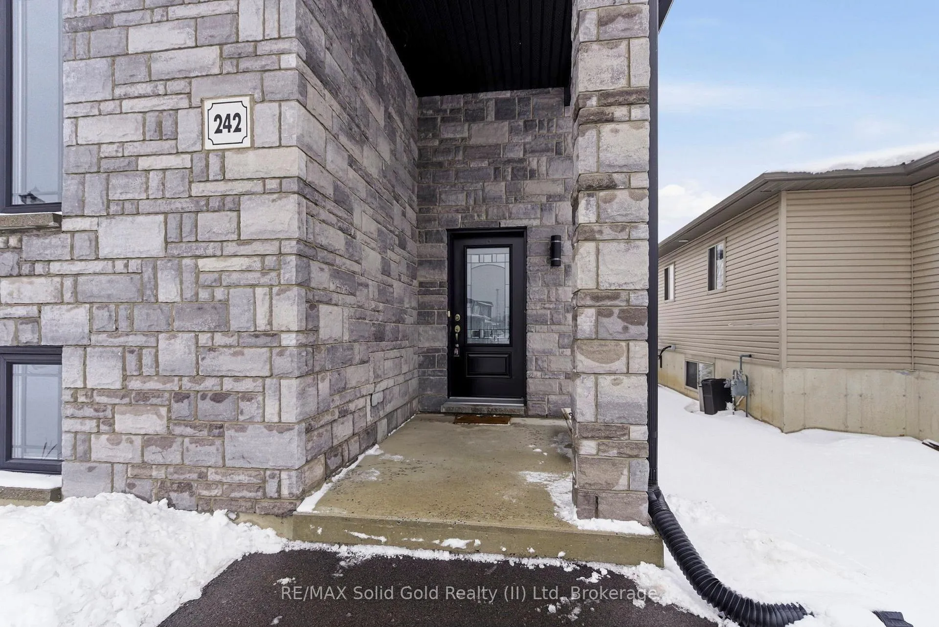 Photo 3 of 242 Glen Nora Drive, Cornwall — HOMEH