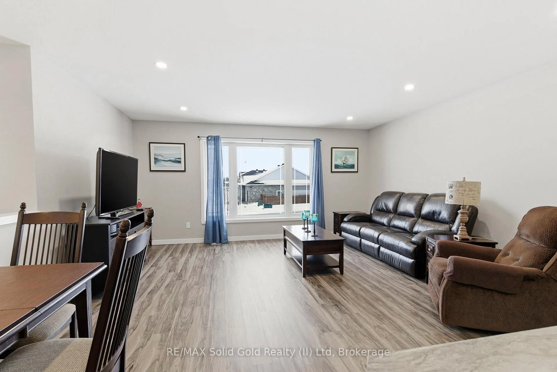 Photo 5 of 242 Glen Nora Drive, Cornwall — HOMEH