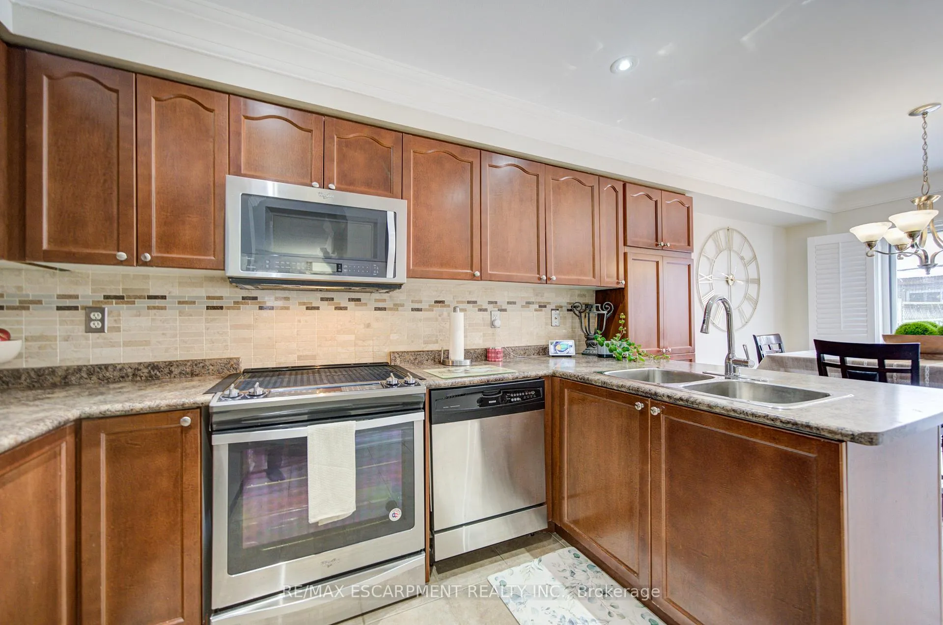 Photo 10 of 1227 Lamont Crescent, Milton, Clarke — HOMEH