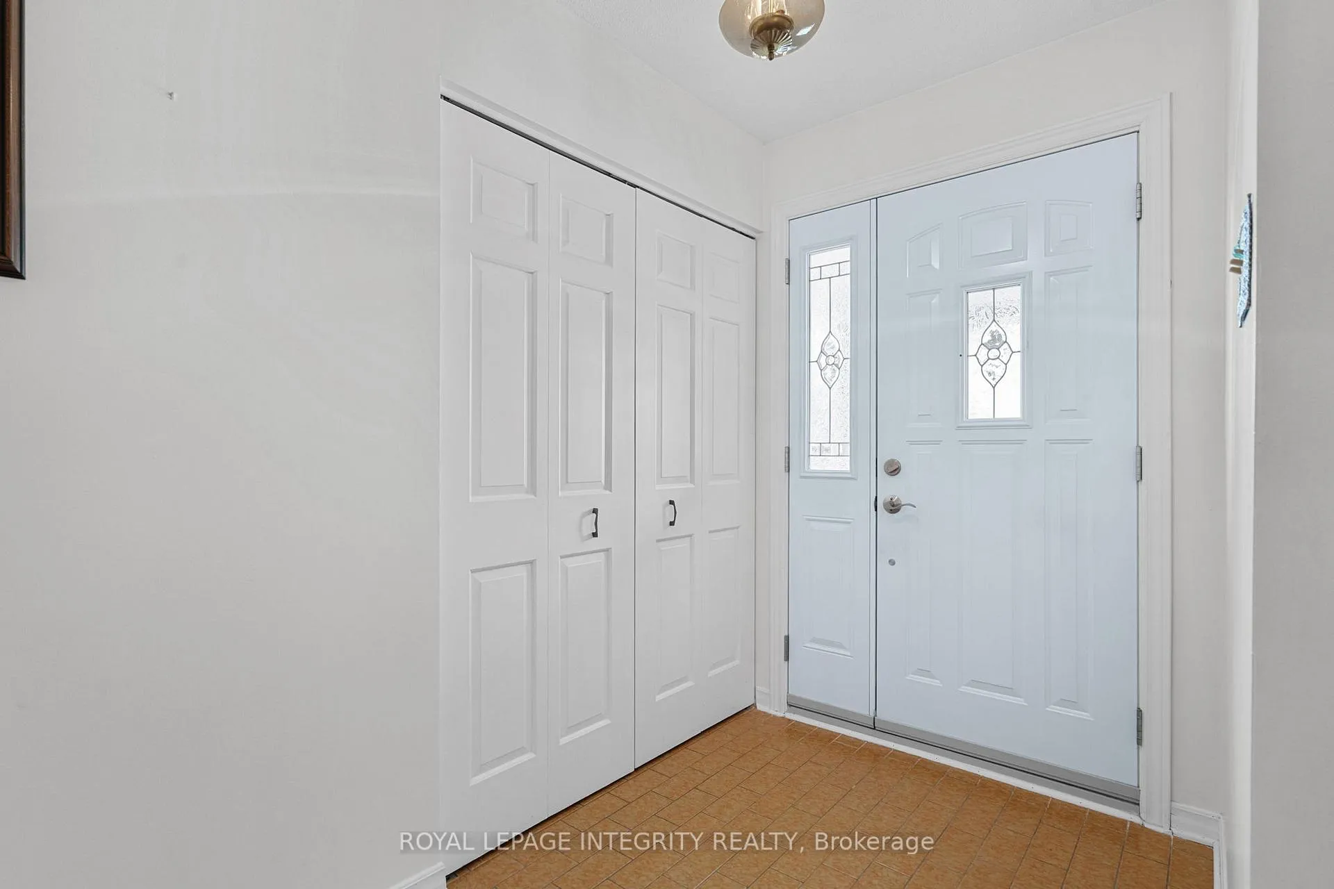 Photo 4 of 12 Wynford Avenue, Ottawa, Craig Henry/Woodvale — HOMEH