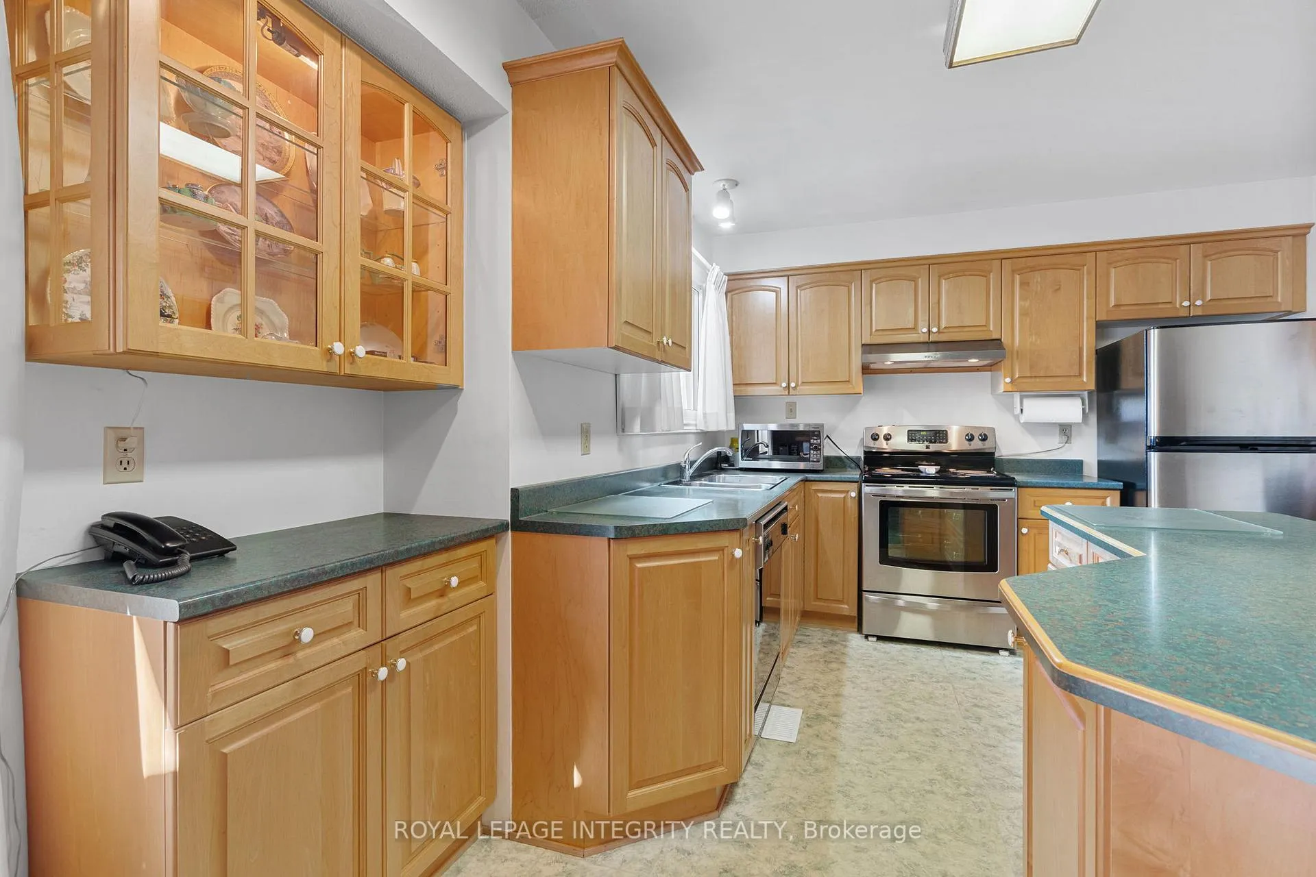 Photo 14 of 12 Wynford Avenue, Ottawa, Craig Henry/Woodvale — HOMEH