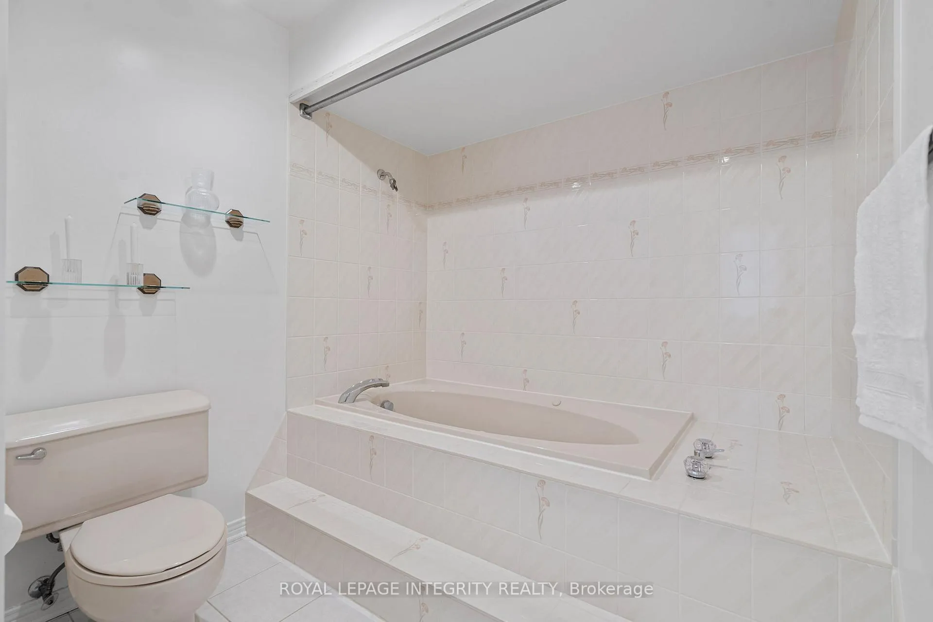 Photo 24 of 12 Wynford Avenue, Ottawa, Craig Henry/Woodvale — HOMEH