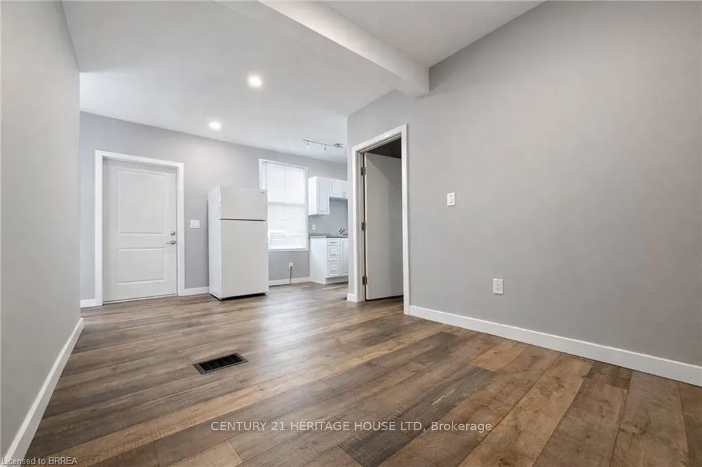 Photo 1 of Unit B, 33 Dumfries Street, Brant, Paris — HOMEH