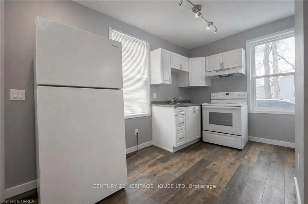 Photo 2 of Unit B, 33 Dumfries Street, Brant, Paris — HOMEH