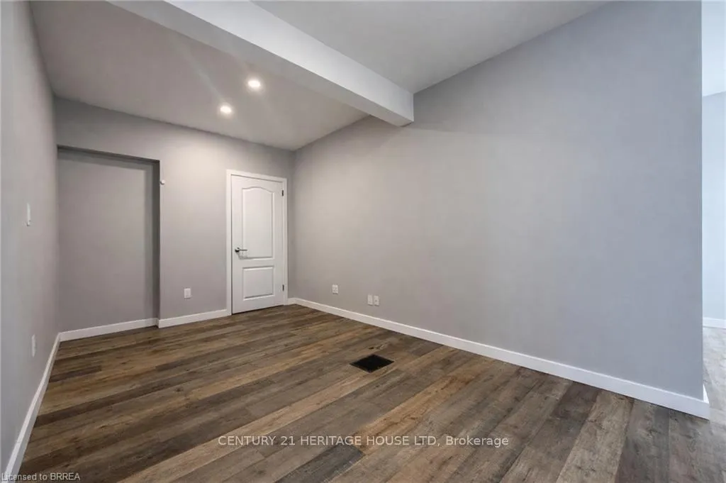 Photo 3 of Unit B, 33 Dumfries Street, Brant, Paris — HOMEH