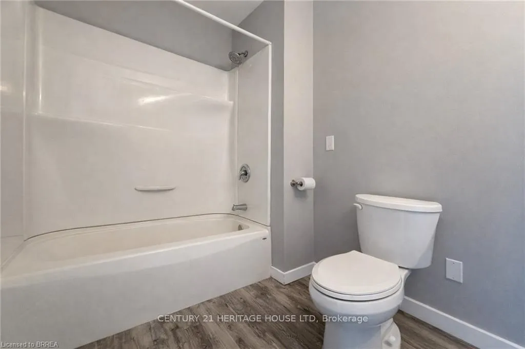 Photo 4 of Unit B, 33 Dumfries Street, Brant, Paris — HOMEH