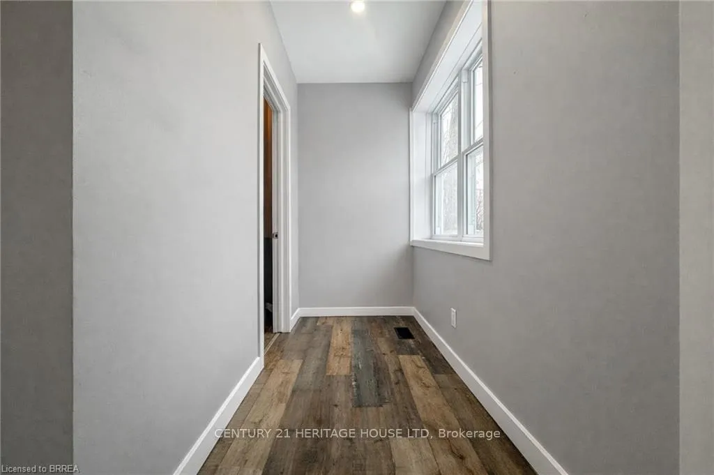 Photo 6 of Unit B, 33 Dumfries Street, Brant, Paris — HOMEH