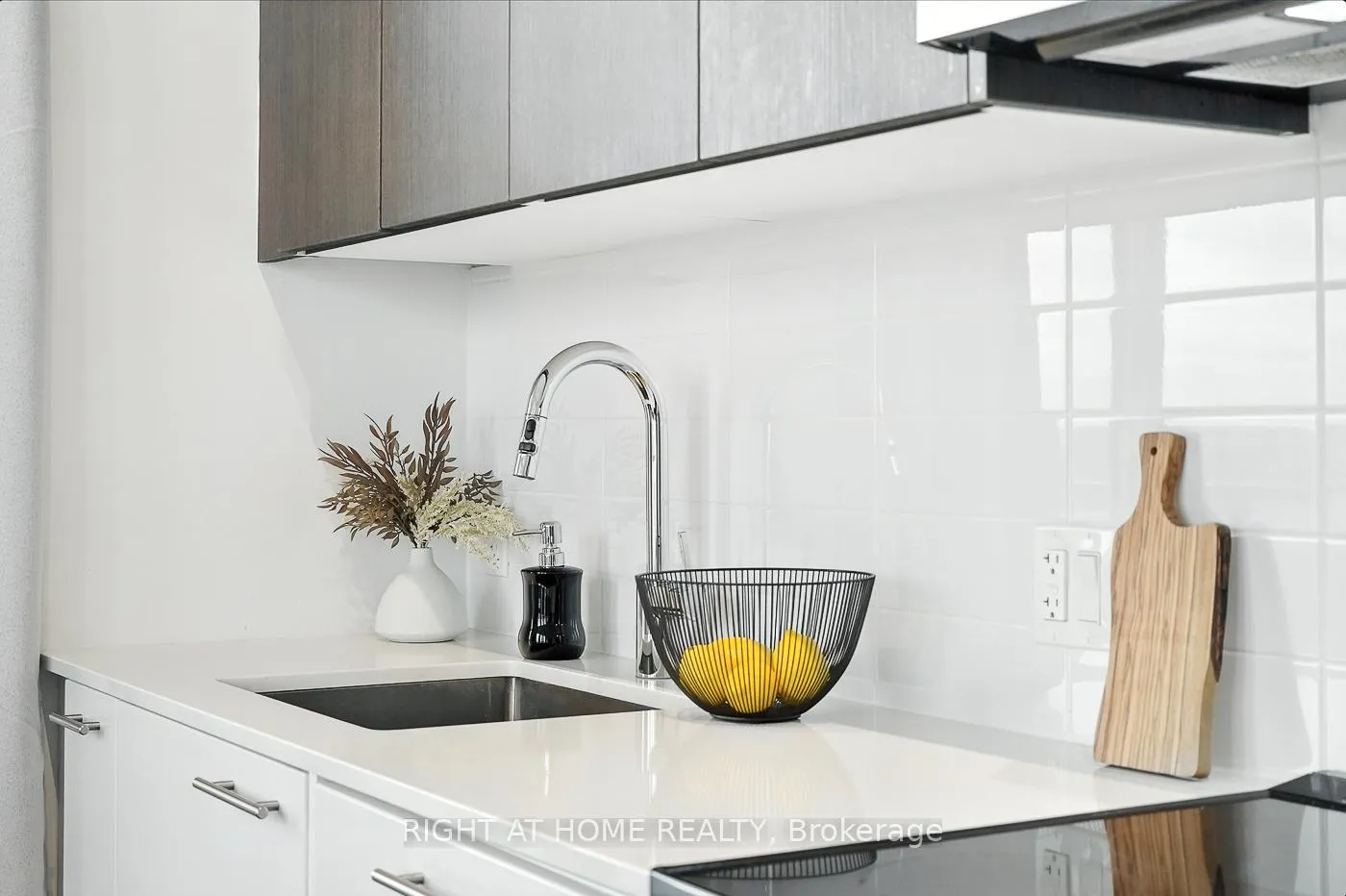 Photo 8 of Unit 803, 215 Veterans Drive S, Brampton, Northwest Brampton — HOMEH
