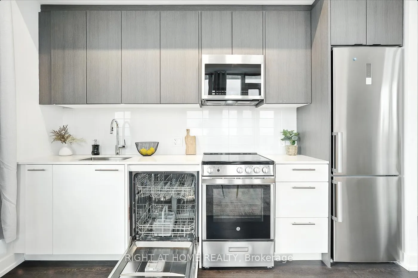 Photo 10 of Unit 803, 215 Veterans Drive S, Brampton, Northwest Brampton — HOMEH