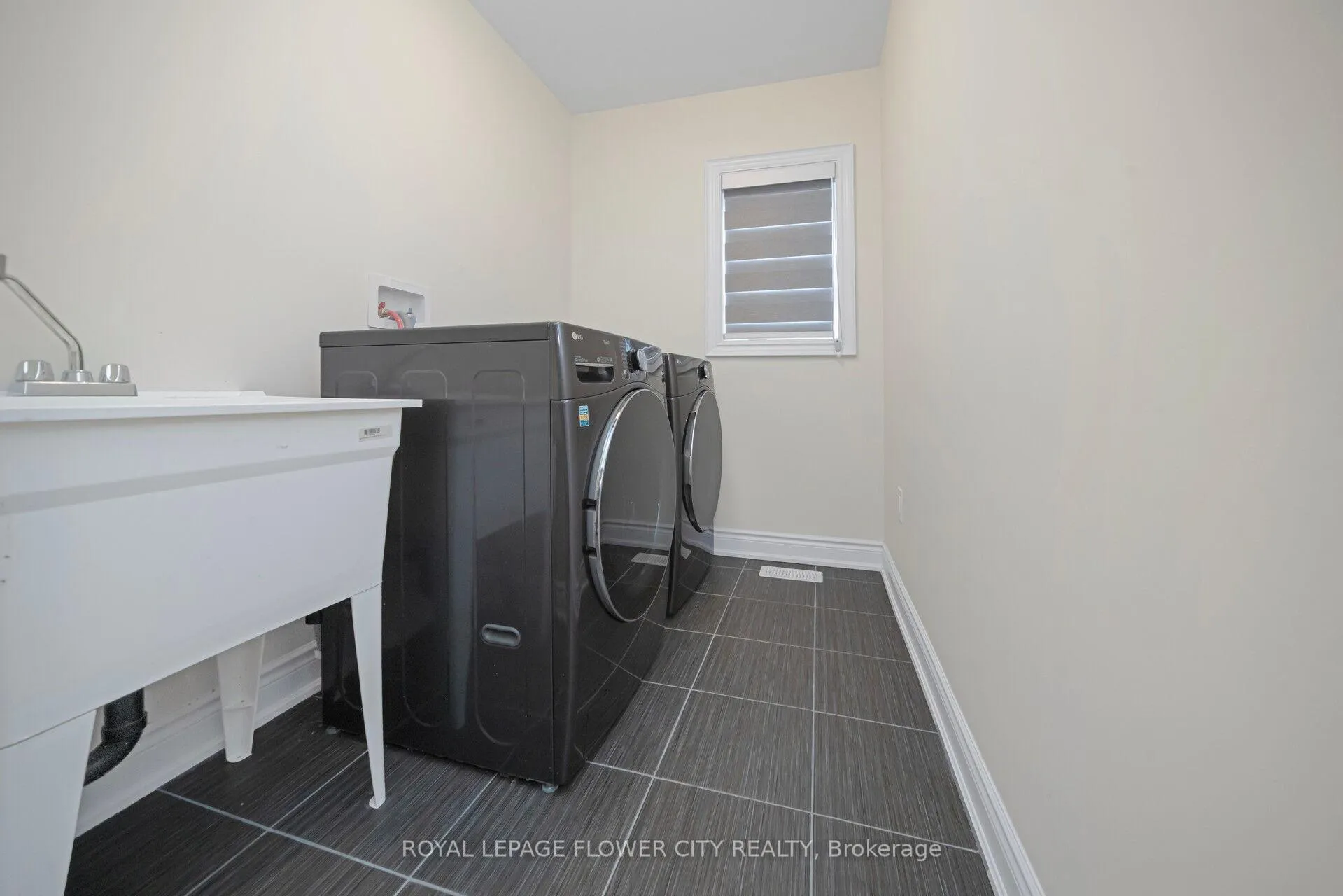 Photo 31 of 73 Sundin Drive, Haldimand — HOMEH