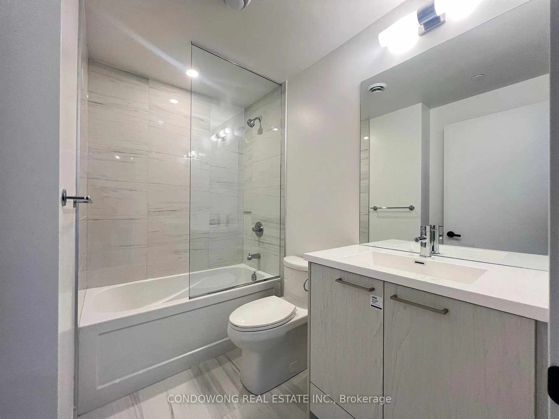 Photo 6 of Unit 2607, 28 Interchange Way, Vaughan, Vaughan Corporate Centre — HOMEH