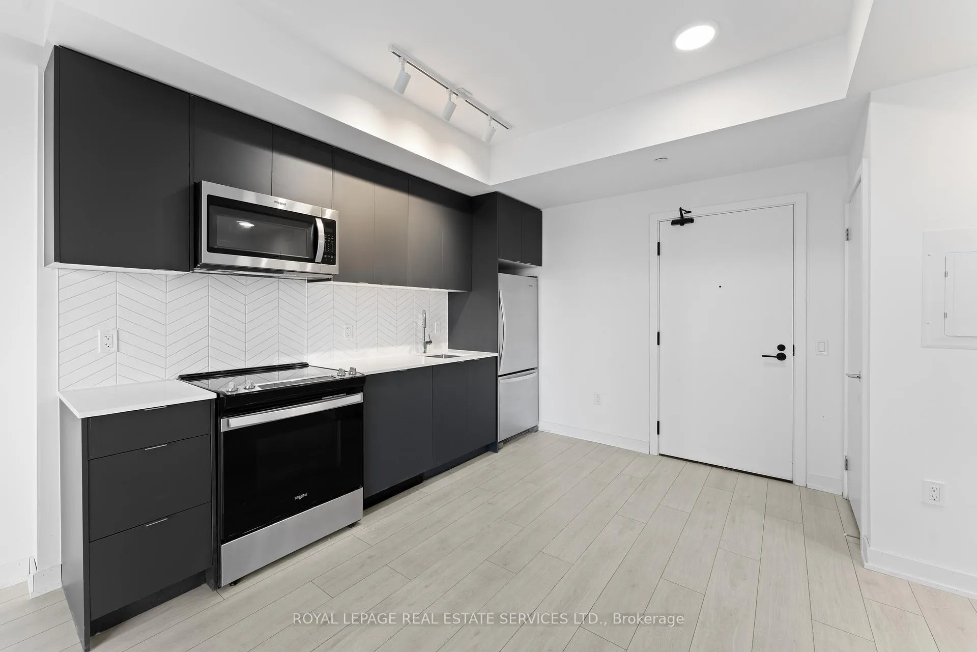 Photo 2 of Unit 601, 1606 Charles Street, Whitby, Port Whitby — HOMEH