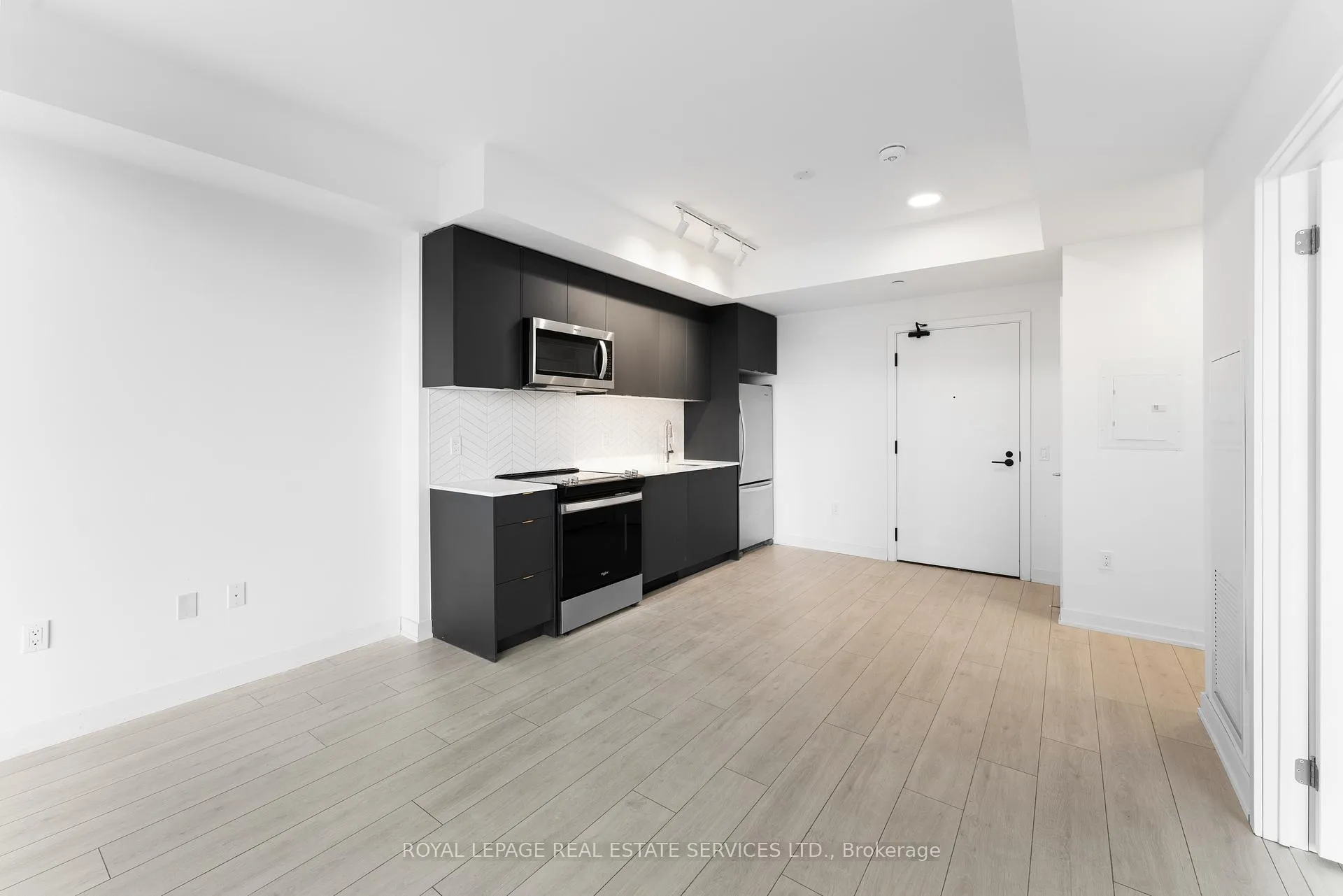 Photo 4 of Unit 601, 1606 Charles Street, Whitby, Port Whitby — HOMEH