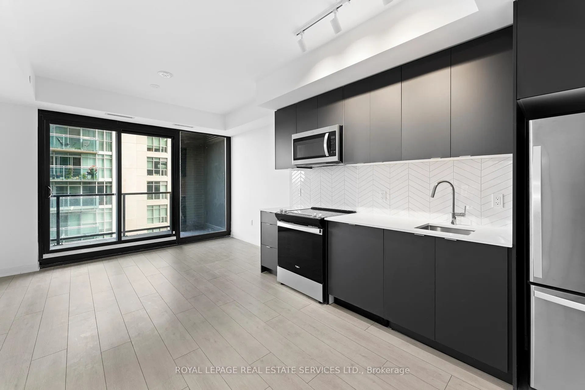 Photo 6 of Unit 601, 1606 Charles Street, Whitby, Port Whitby — HOMEH