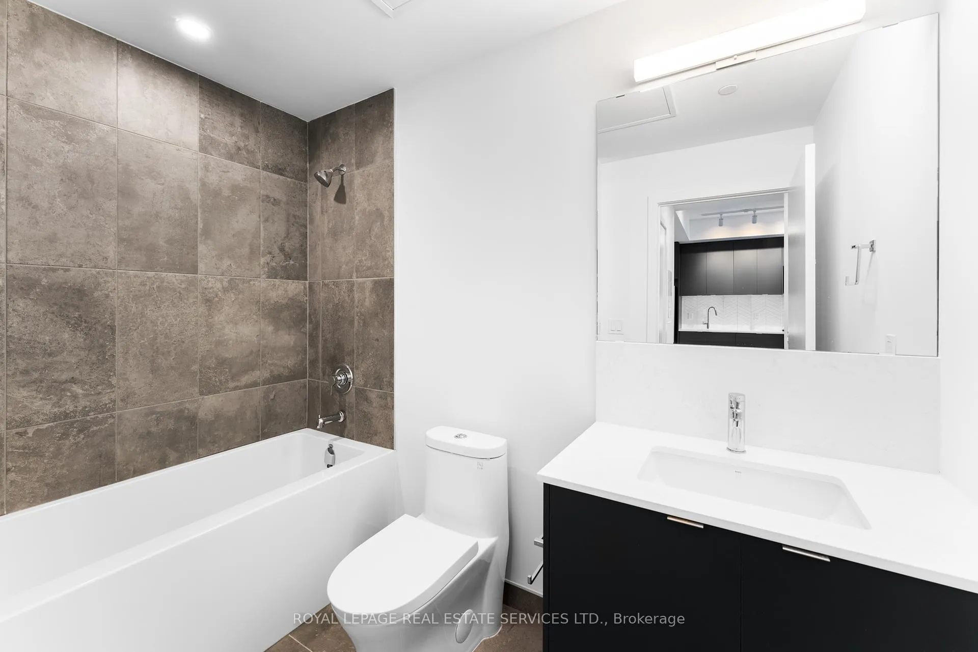 Photo 9 of Unit 601, 1606 Charles Street, Whitby, Port Whitby — HOMEH