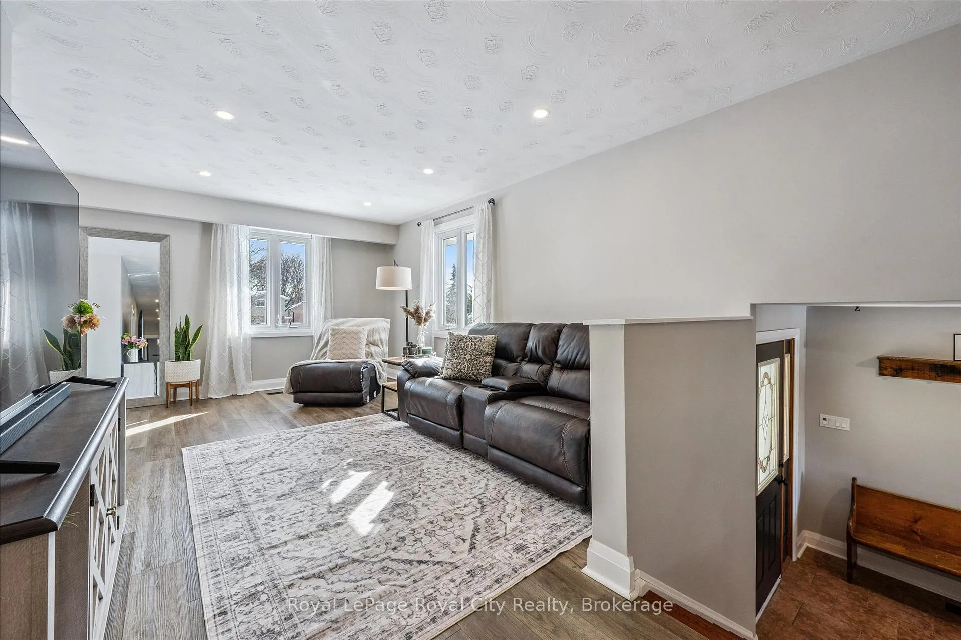 Photo 5 of 26 Vista Terrace, Guelph, Victoria North — HOMEH