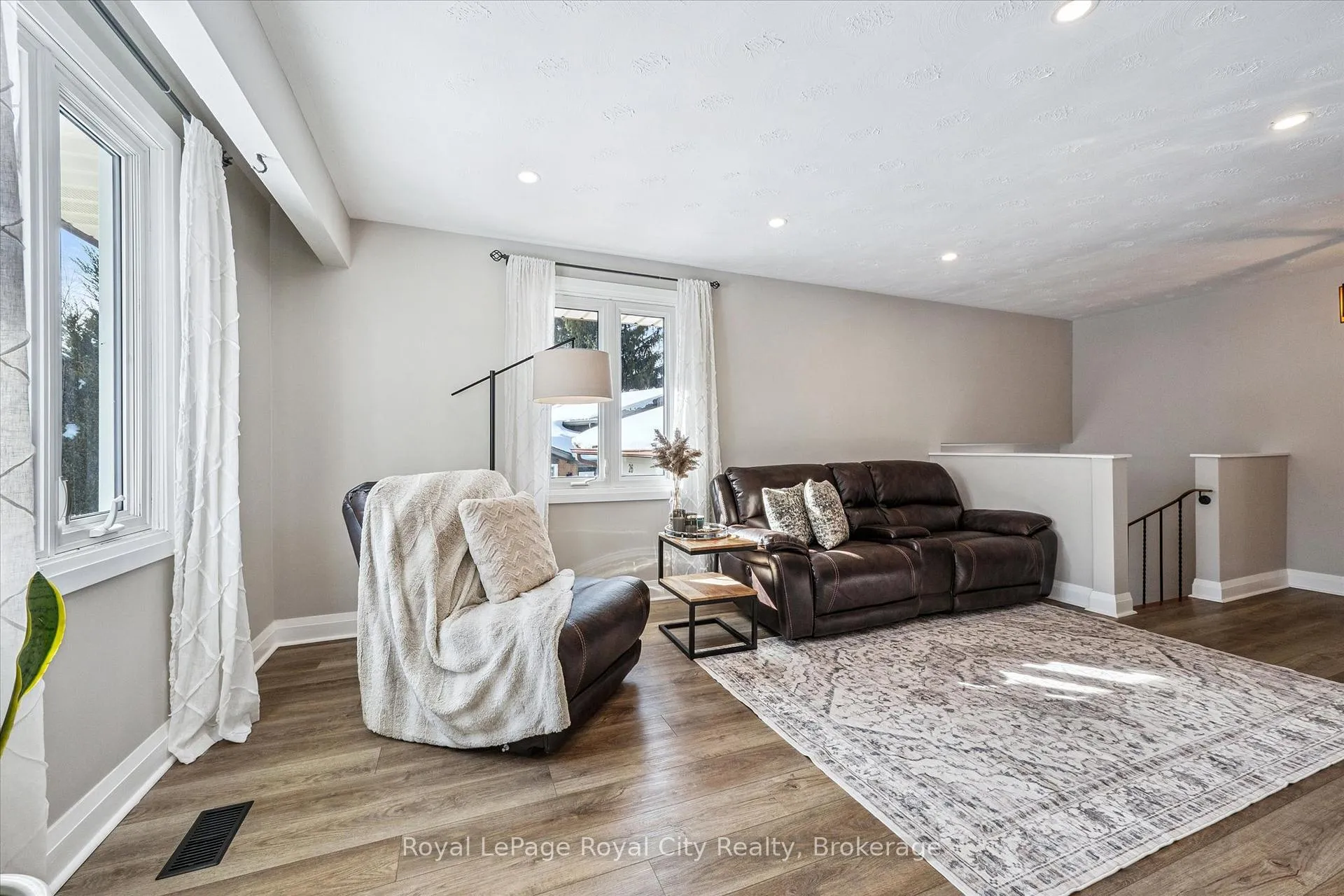 Photo 6 of 26 Vista Terrace, Guelph, Victoria North — HOMEH