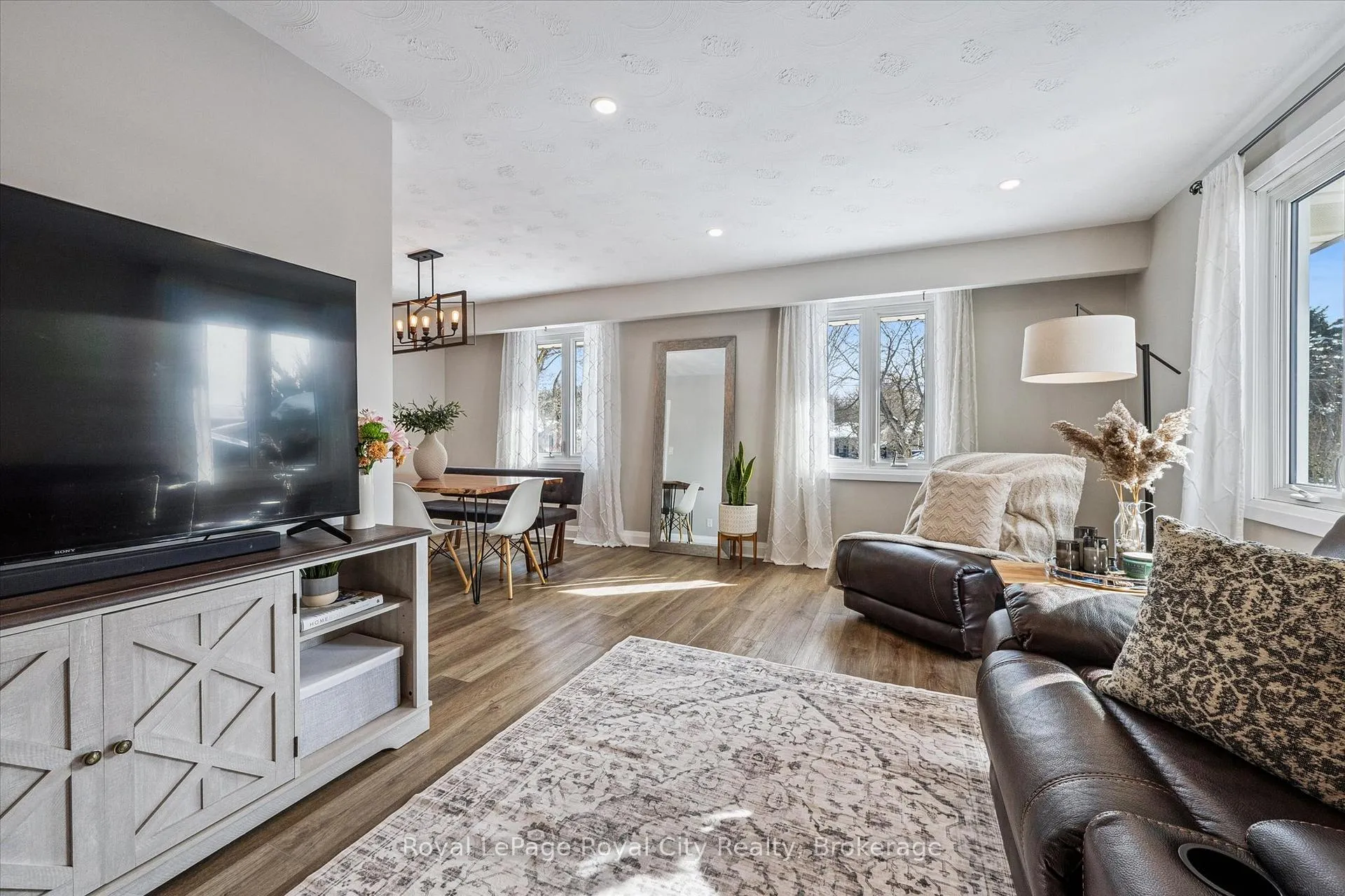 Photo 7 of 26 Vista Terrace, Guelph, Victoria North — HOMEH