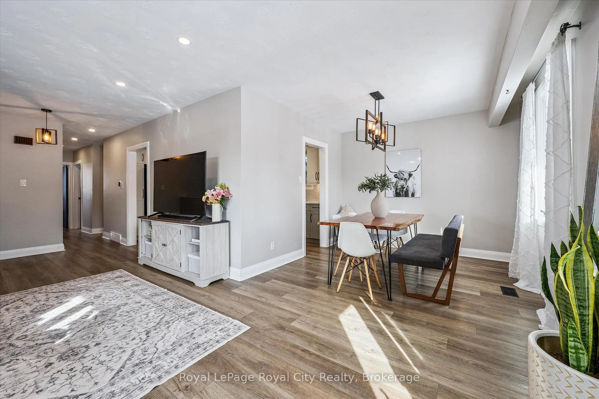 Photo 8 of 26 Vista Terrace, Guelph, Victoria North — HOMEH