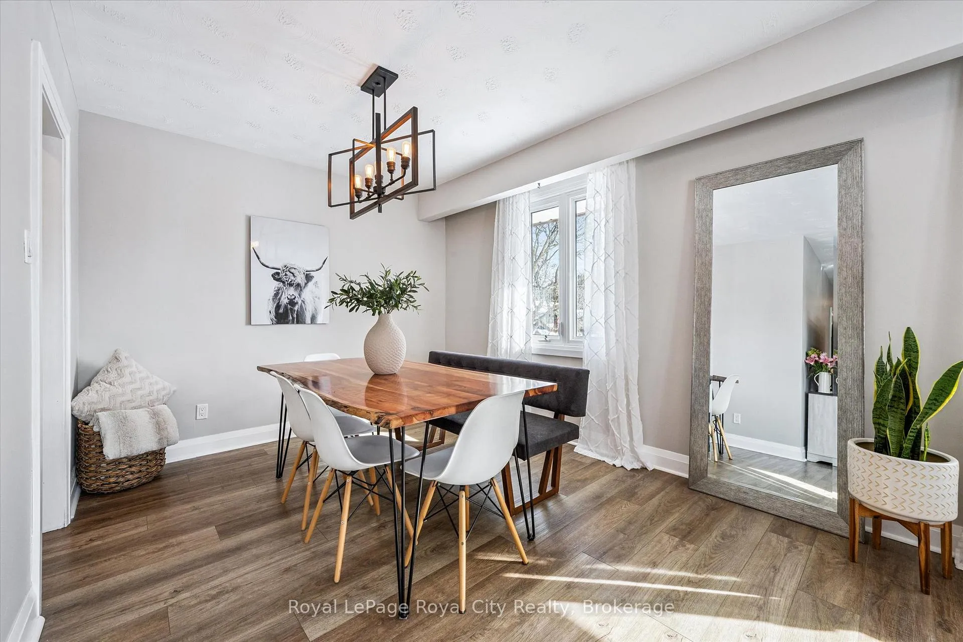 Photo 9 of 26 Vista Terrace, Guelph, Victoria North — HOMEH