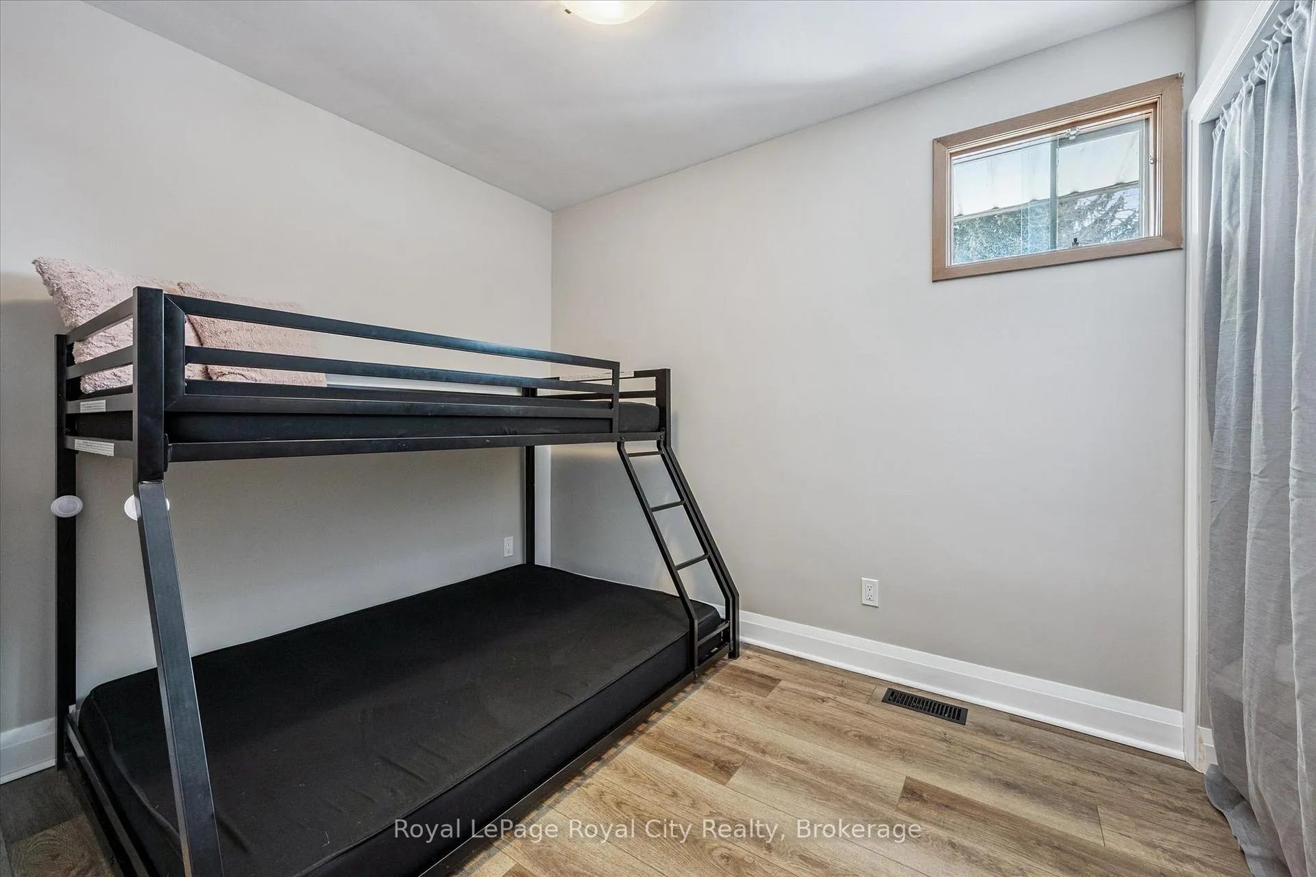 Photo 17 of 26 Vista Terrace, Guelph, Victoria North — HOMEH