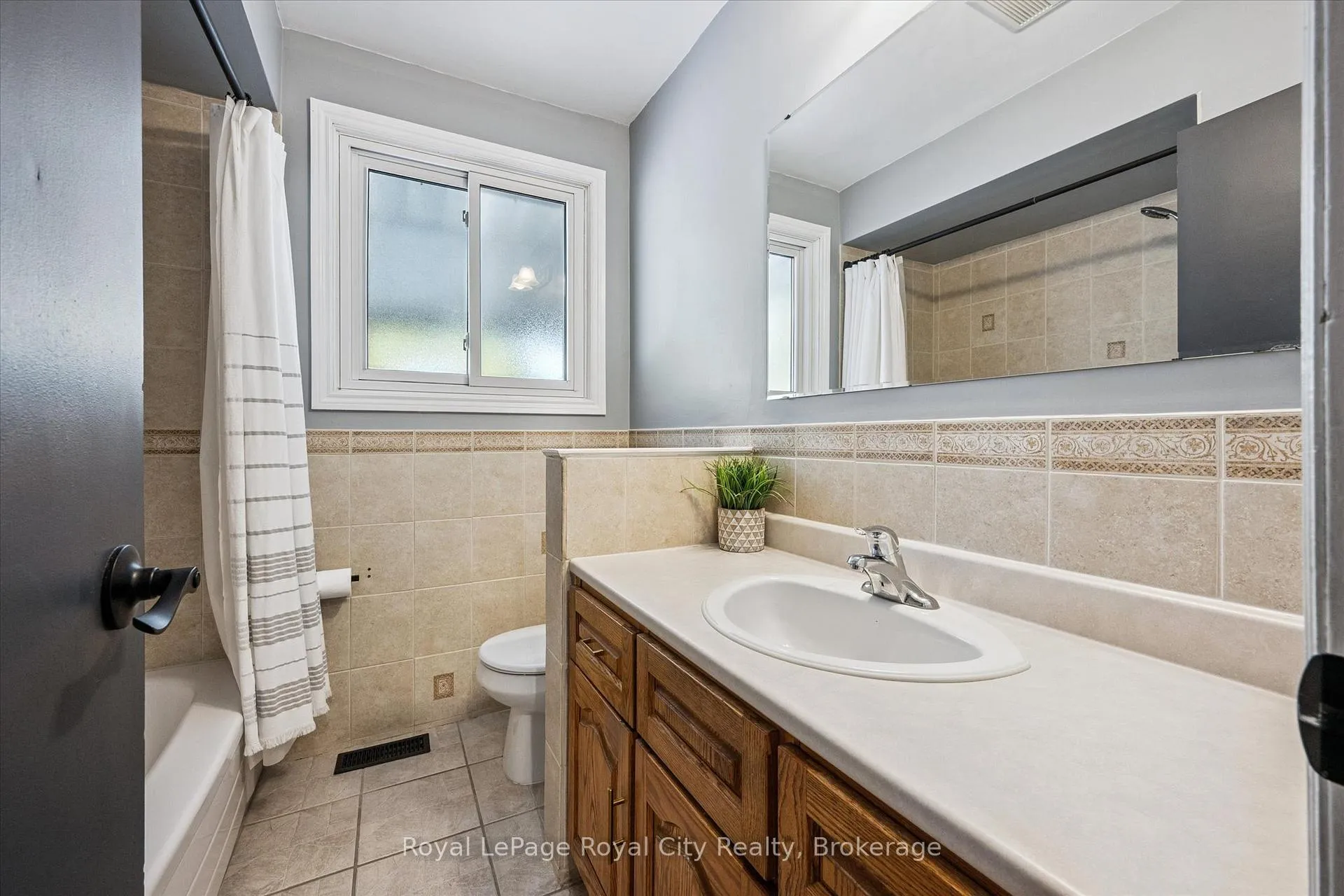 Photo 18 of 26 Vista Terrace, Guelph, Victoria North — HOMEH