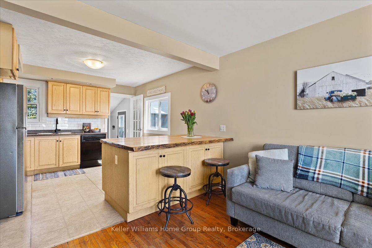 Photo 8 of 7637 Wellington 7 Road, Mapleton, Rural Mapleton — HOMEH